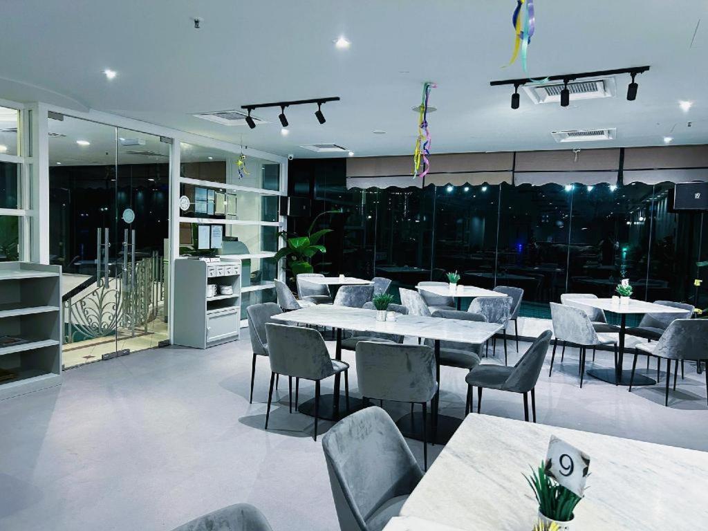 Mega View Hotel Kuantan Buitenkant foto