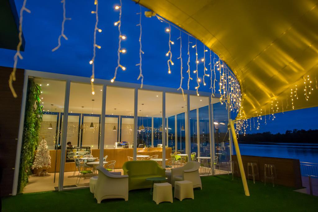 Mega View Hotel Kuantan Buitenkant foto